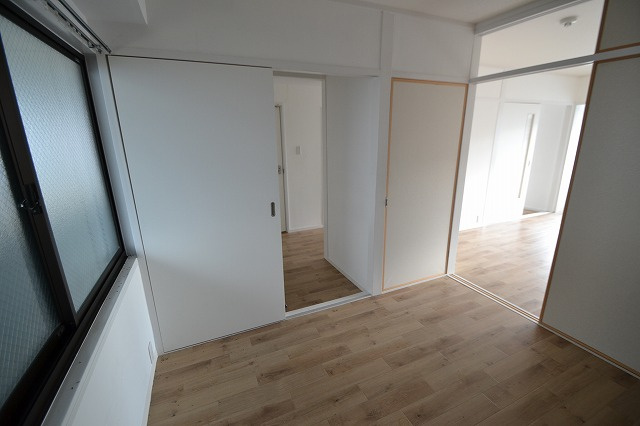 第3山下ビルの洋室