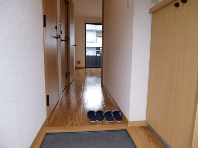 倉敷市大島のアパートの玄関