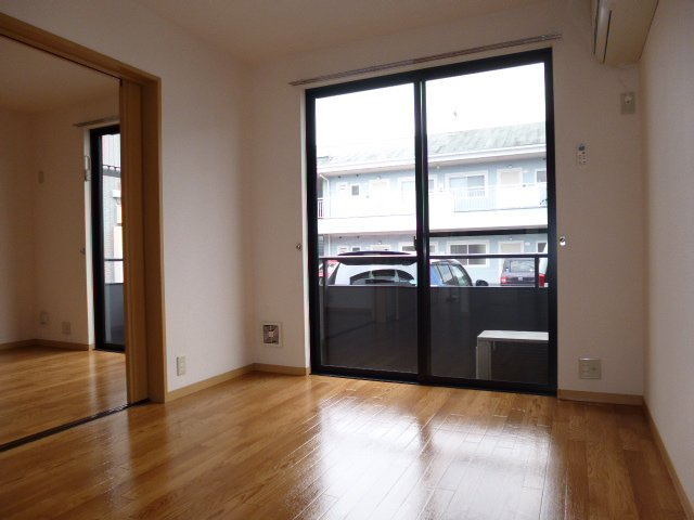 倉敷市大島のアパートの居間・リビング