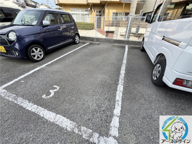 ハイツ旭が丘の駐車場