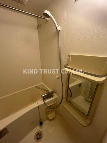 ロイヤルメゾン西天満の浴室|日々の疲れを癒すお風呂付です