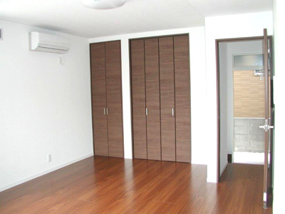 【洋室】 | スタジオフォー