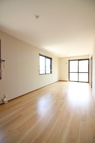 ネオポリス江上の内装|明るい色調の室内です