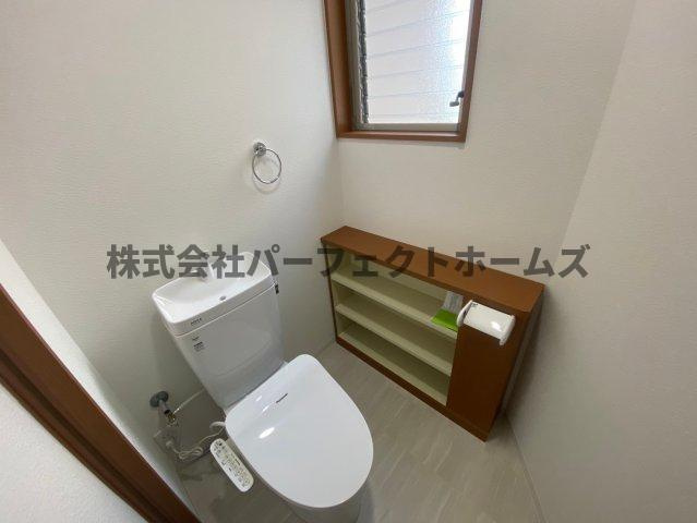 神宮寺戸建のトイレ|ゆったりとした空間のトイレです