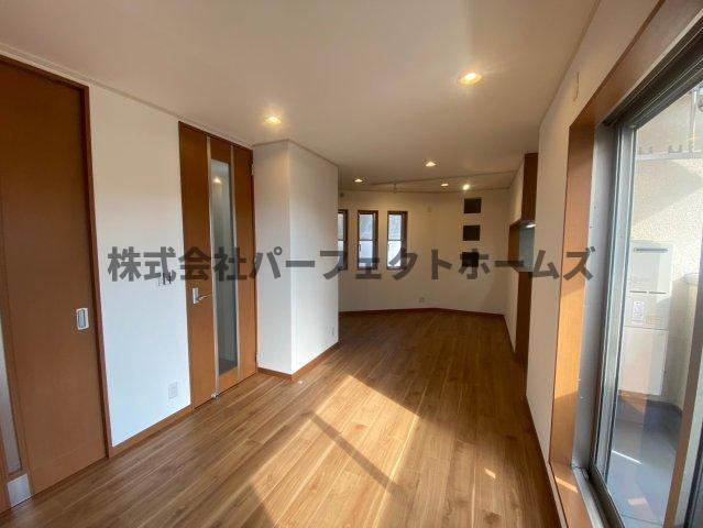 神宮寺戸建の居間・リビング|居間です