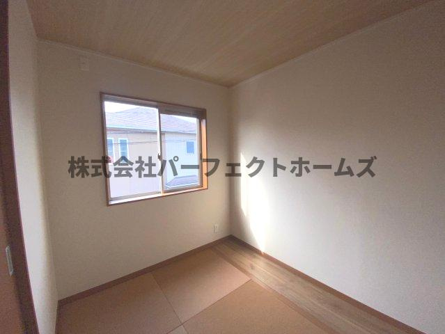 神宮寺戸建の洋室|使い勝手のいい洋室です