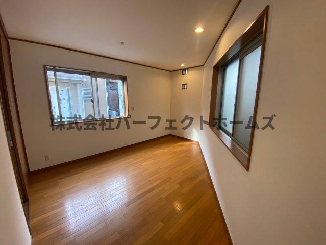 神宮寺戸建の洋室|明るい洋室です