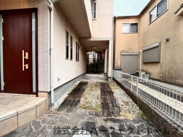 神宮寺戸建の駐車場|車をお持ちの方に嬉しい駐車場付きの物件です