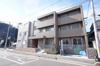 【外観】 | 通りからひと際目を惹く瀟洒な建物です