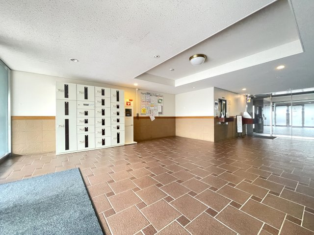 コスモ船橋滝不動産のエントランス|建物の内部です