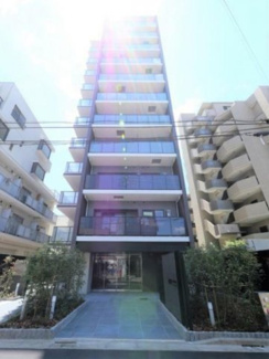 【外観】 | 鉄筋コンクリート造のがっちりとした建物。