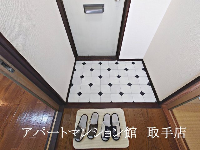 ヴィライースト(Villa East)の玄関