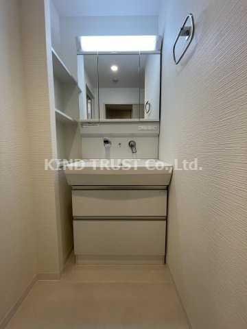 ルアナ北梅田の洗面所|明るい洗面所です