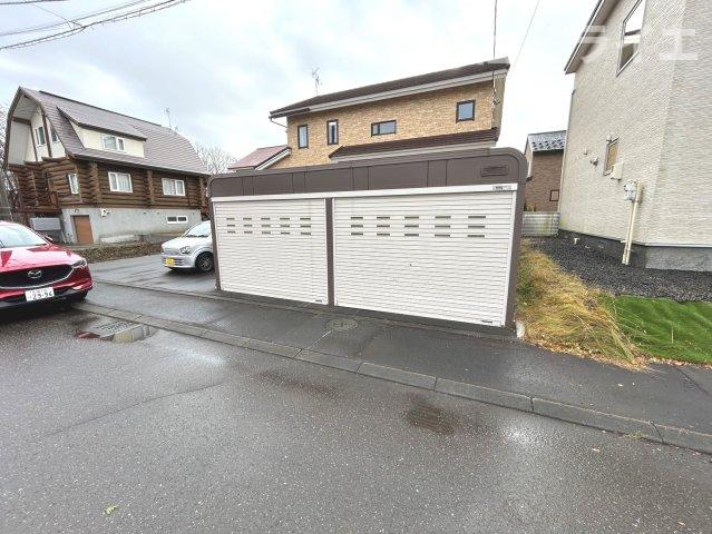 【中古戸建(2世帯住宅)】千歳市文京6丁目の駐車場