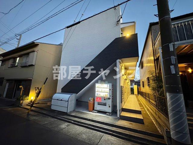 ブドワール塩池の外観