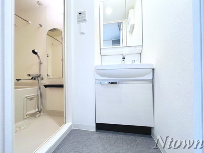 【洗面所】 | プレサンス丸の内アドブル | ゆったりとスペースのある洗面所