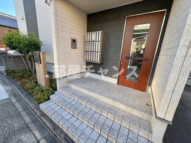 リブリ・浄心Aのエントランス