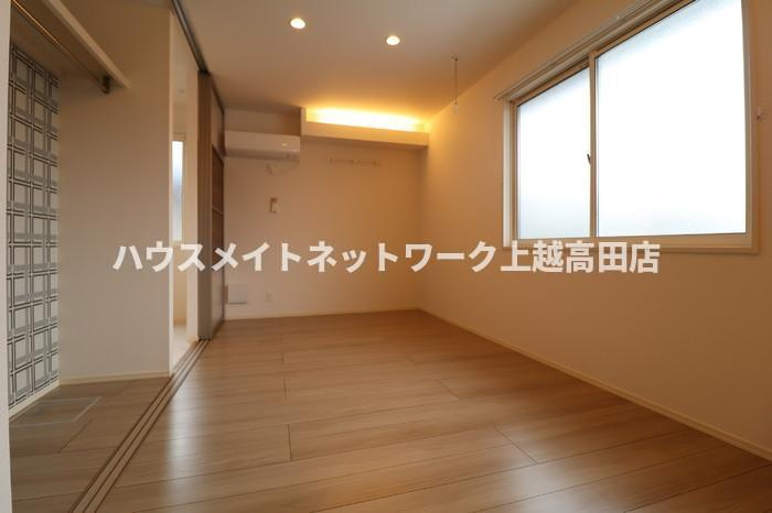Higashishiro Park Houseの居間・リビング|洋室8.6帖