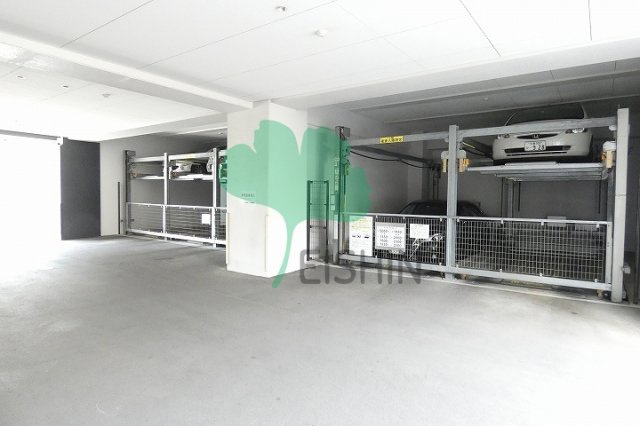 エンクレスト博多MATE（エンクレスト博多メイト）の駐車場