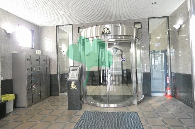 ロイヤル天神東のエントランス