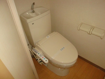 【トイレ】 | コーポ・ブルースカイ | シャワー付トイレ