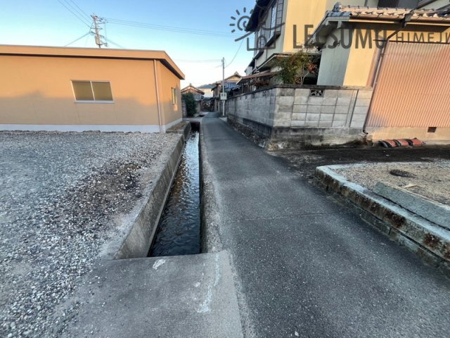 姫路市花田町上原田/売土地の前面道路含む現地写真