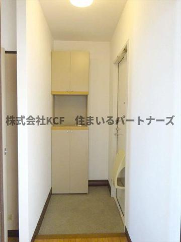 上津コーポB棟の玄関|収納もある玄関です