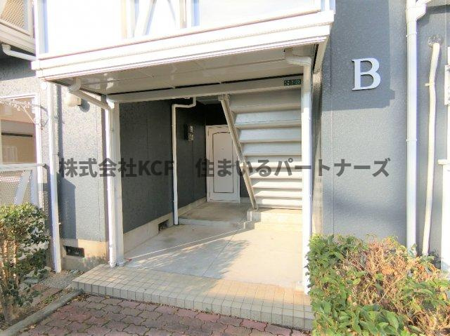 上津コーポB棟のエントランス|建物の内部です