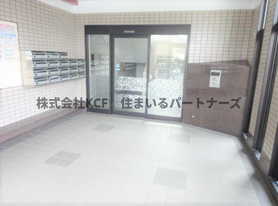 エテルナエーカーズのエントランス|毎日通るエントランスはこのようになっています