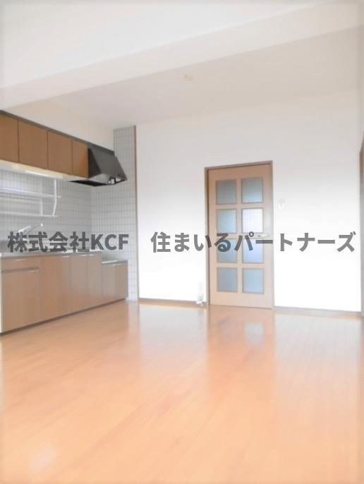 エテルナエーカーズの居間・リビング|ゆったりとした居間です