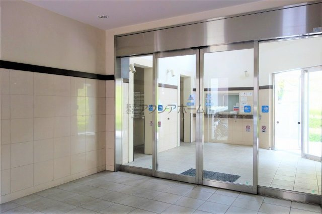 レーベンリヴァーレ美杉台グローブヒルズのエントランス