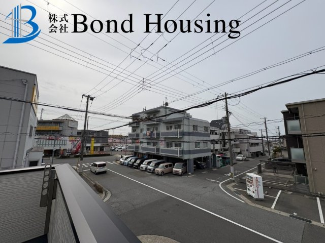 南東角地　2面バルコニー　西区北別府５丁目2号棟　新築戸建の前面道路含む現地写真