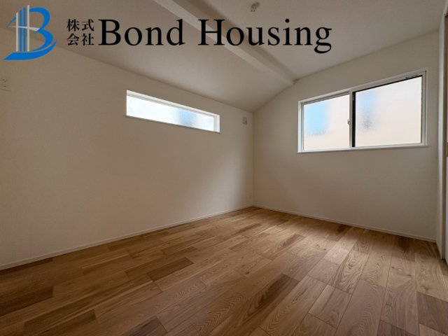 南東角地　2面バルコニー　西区北別府５丁目2号棟　新築戸建の洋室