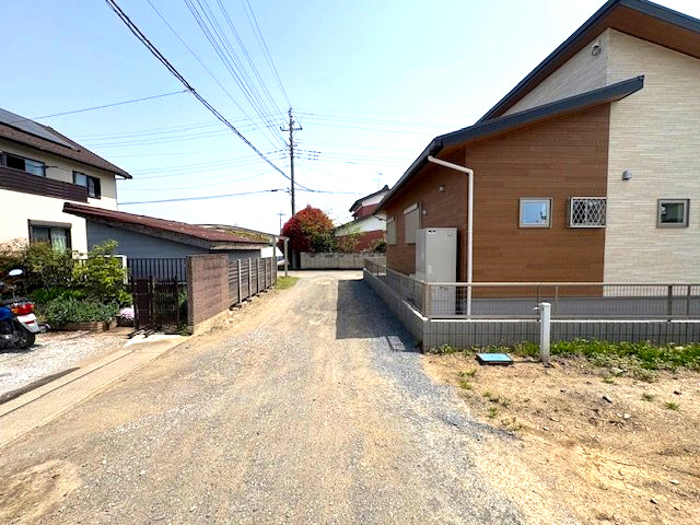 上里町勅使河原（全５棟）３号棟の前面道路含む現地写真
