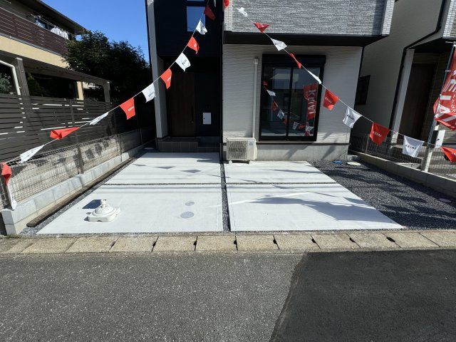 松戸市上本郷新築戸建【上本郷小学校：6分】の駐車場|１号棟駐車スペース・並列２台駐車可