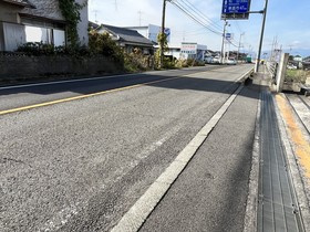 売土地の前面道路含む現地写真