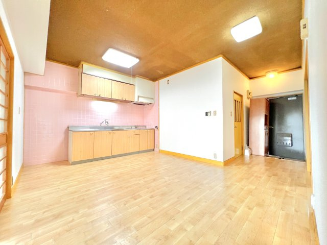 サンビレッジシンエイの居間・リビング