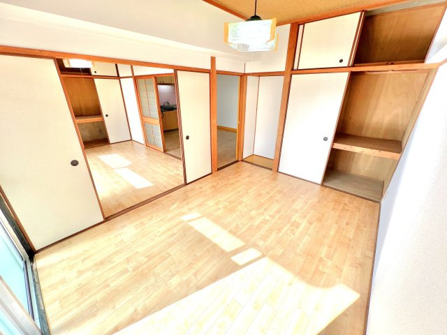 サンビレッジシンエイの洋室