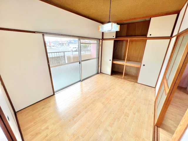 サンビレッジシンエイの洋室