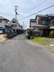 売土地の前面道路含む現地写真