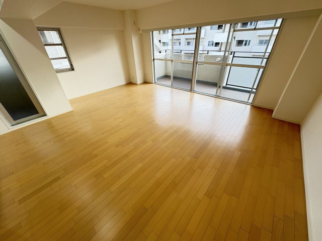 ハイユニタウン532号棟西棟の居間・リビング