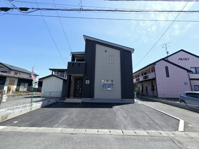 八戸市諏訪2丁目 B棟の前面道路含む現地写真