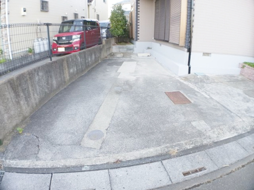 駐車場は1台分確保されています。