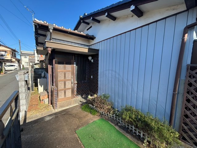 ひたちなか市大字津田　中古戸建の玄関