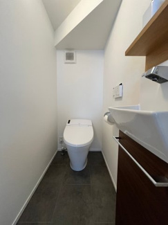 【トイレ】 | 呉市焼山泉ヶ丘二丁目　戸建 | トイレ2ヶ所あり　混雑も軽減しますね