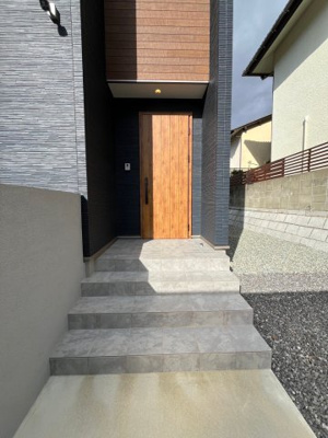 【玄関】 | 呉市焼山泉ヶ丘二丁目　戸建