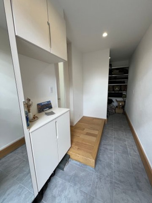 【玄関】 | 呉市焼山泉ヶ丘二丁目　戸建 | 土間収納のある玄関　