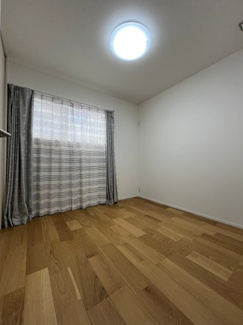 【洋室】 | 呉市焼山泉ヶ丘二丁目　戸建 | 2階洋室　全居室収納付き