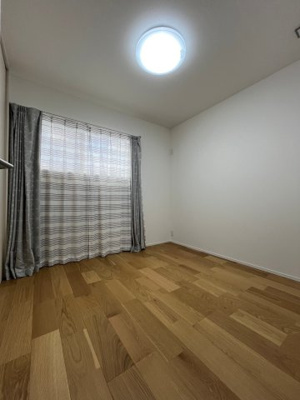 【洋室】 | 呉市焼山泉ヶ丘二丁目　戸建 | 2階洋室　全居室収納付き