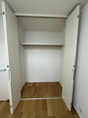 【収納】 | 呉市焼山泉ヶ丘二丁目　戸建 | 奥行きのあるクローゼットでしっかり収納できます。